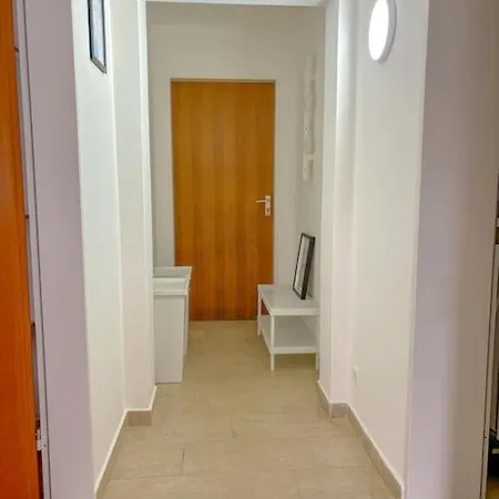 Hell Und Ruhig Mit 2 Schlafz. + S-bahnanbindung *