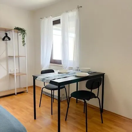 Apartment Hell Und Ruhig Mit 2 Schlafz. + S-bahnanbindung *