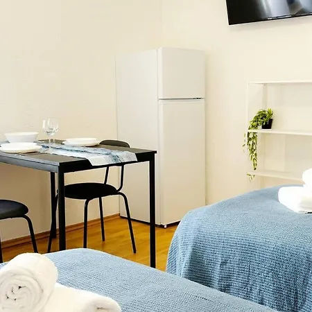 Hell Und Ruhig Mit 2 Schlafz. + S-bahnanbindung Apartment *