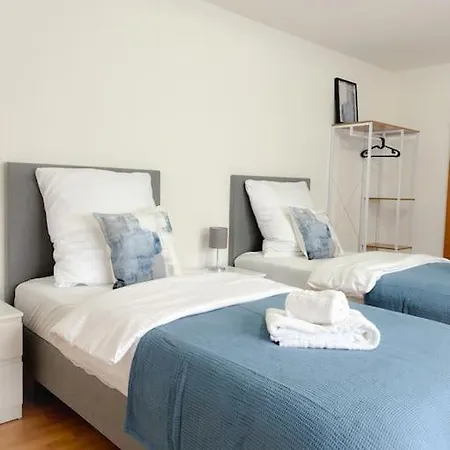 Apartment Hell Und Ruhig Mit 2 Schlafz. + S-bahnanbindung